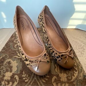 Vionic “Minna” Leopard Animal Print SLIP ON Ballet Flats - Brown and Tan 7.5 W